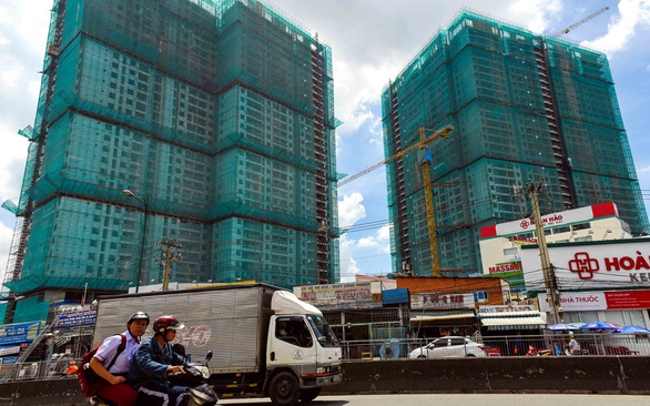 Các dự án bất động sản đang được xây dựng dọc đường Phạm Văn Đồng, quận Thủ Đức, TP.HCM - Ảnh: Q.ĐỊNH
