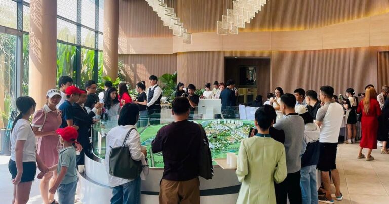 Doanh Nghiệp Địa Ốc Đồng Loạt Ra Hàng